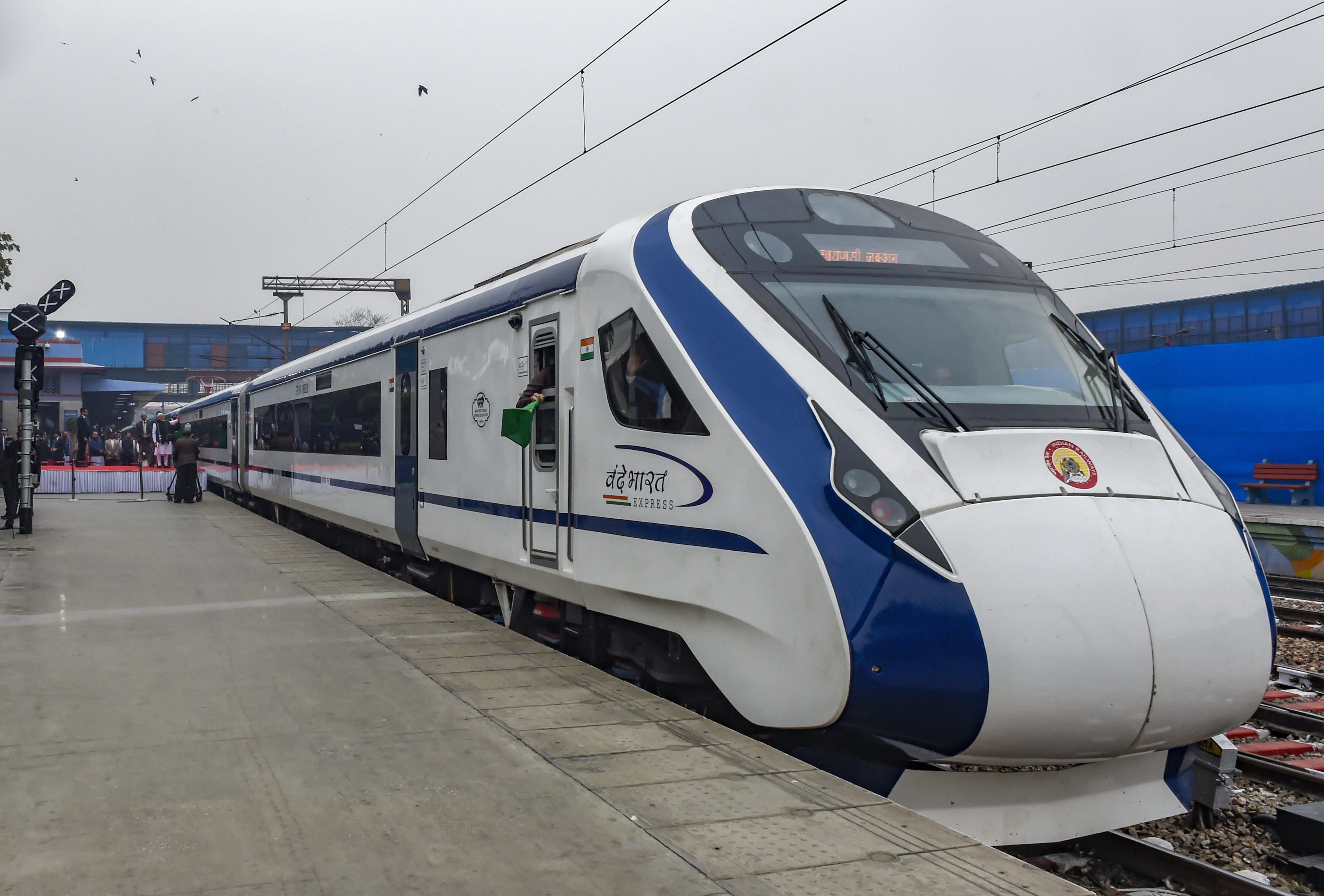 What are the differences between Vande Bharat Express and Shatabdi Express trains?