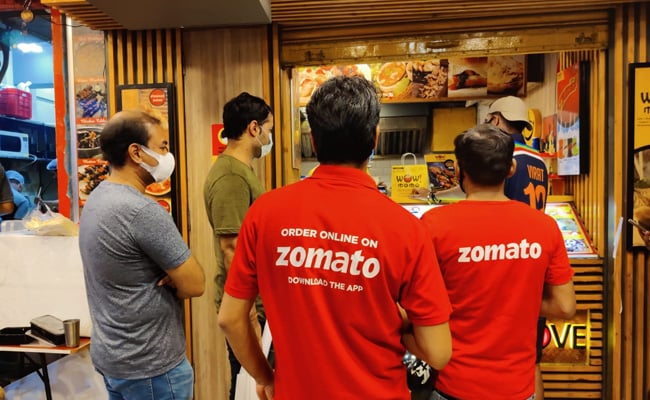 Zomato stops 10-minute food delivery offering, CEO announces 800 job posts